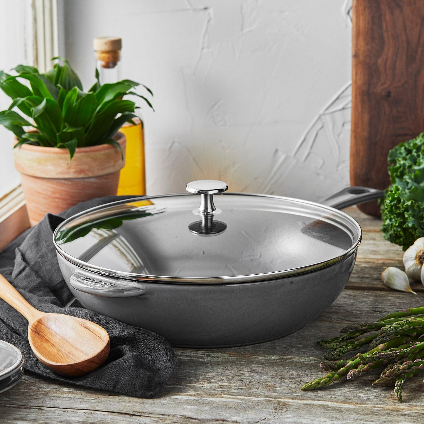 Poêle quotidienne en fonte STAUB de 2,9 litres avec couvercle en verre