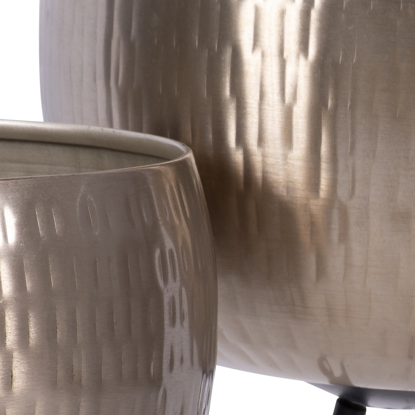 Ensemble de 2 jardinières robustes en fer forgé Sagebrook Home sur supports modernes - Transformez votre espace de vie en une oasis