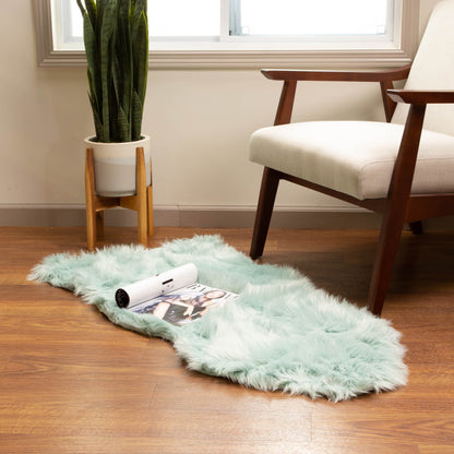 Tapis en fausse fourrure de mouton Silver Orchid Parrott