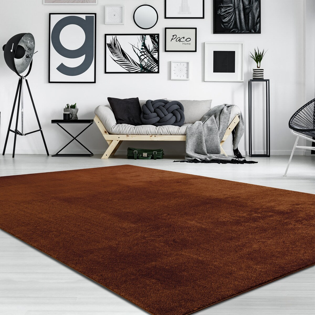 Tapis doux et lavable avec envers antidérapant, disponible en couleurs unies.