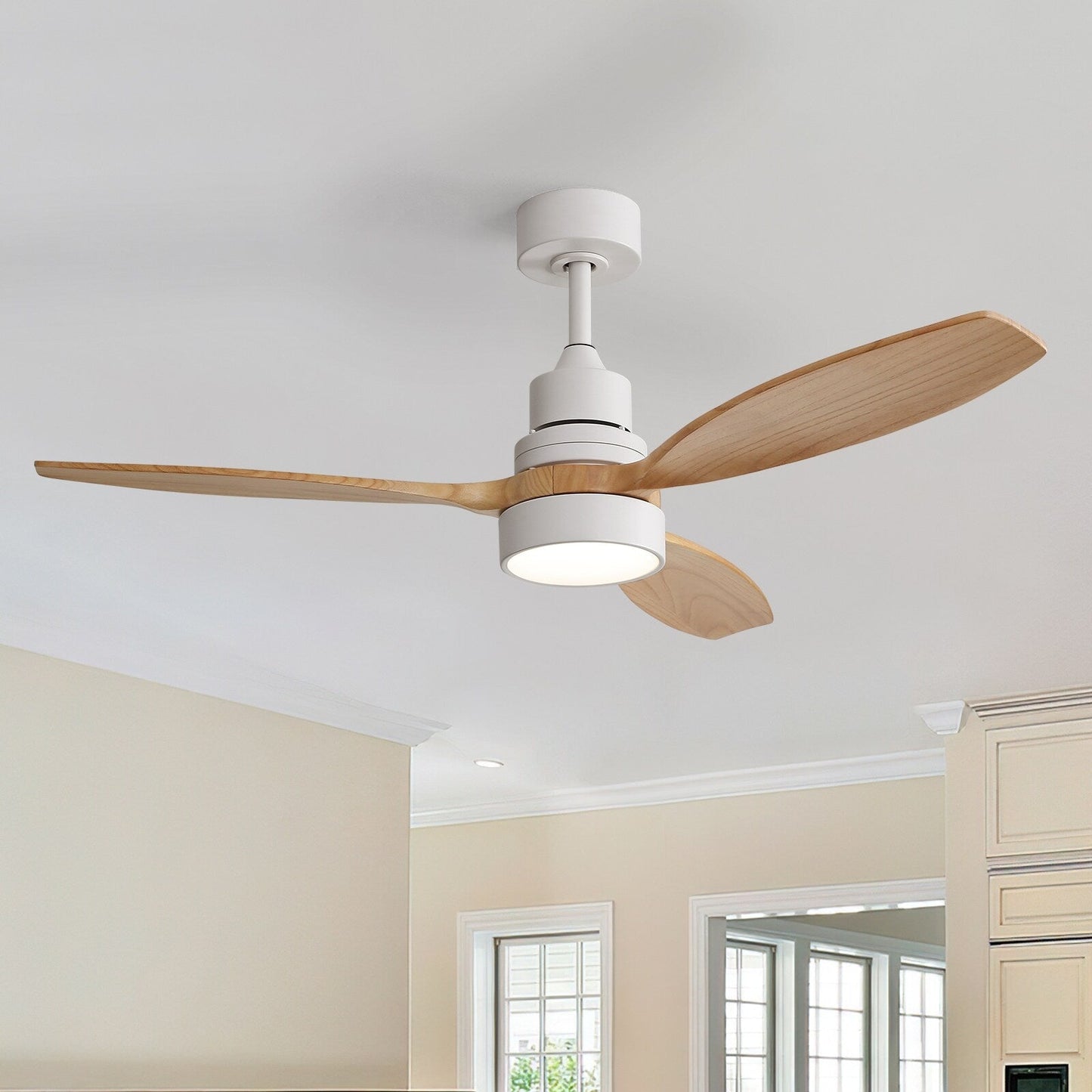 Ventilateur de plafond d'intérieur Sofucor 52 en bois avec éclairage intégré et télécommande (en option).