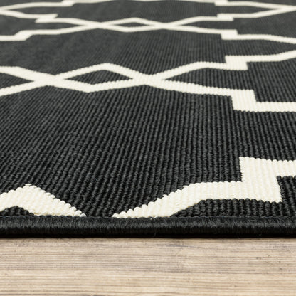 Vista Home Malta Lattice Black/ Off-White Indoor Outdoor Area Rug.
