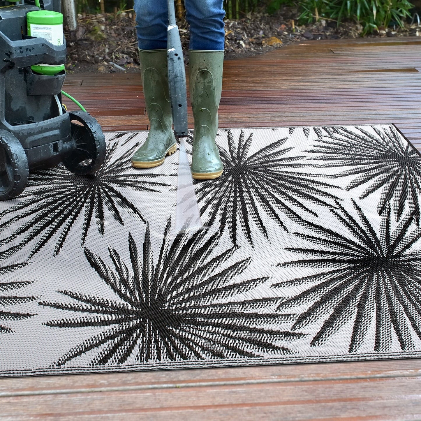 World Rug Gallery Floral Tropical Reversible Recycled Plastic Outdoor Rugs