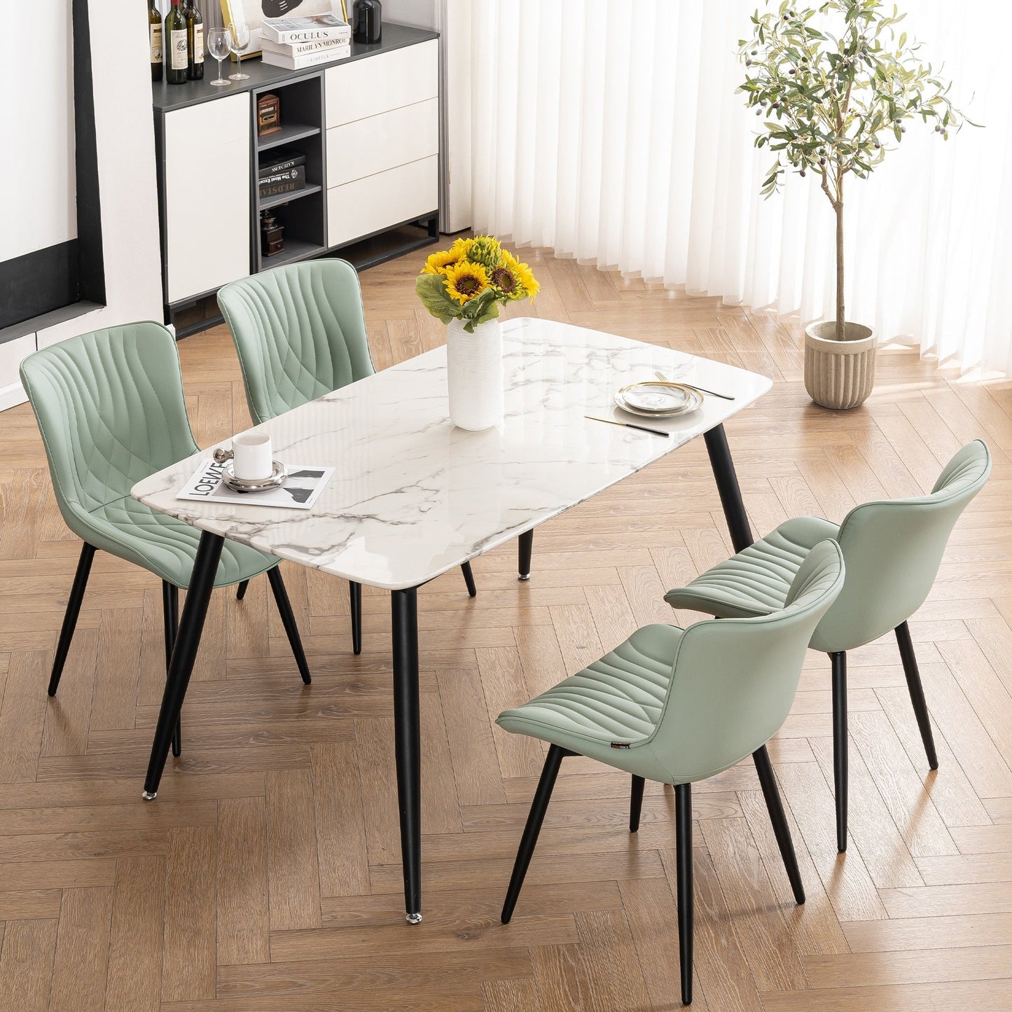 Ensemble de 2 chaises de salle à manger modernes sans accoudoirs, revêtues de cuir.